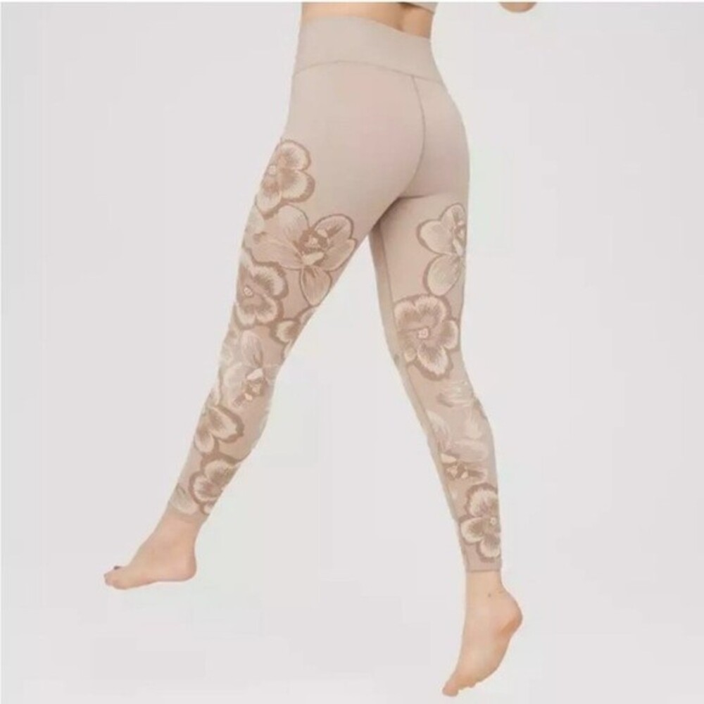 Offline By Aerie Tan Floral Hi-Rise 7/8 Legging NWT Size XS Athletic Gym Workout - Picture 2 of 16